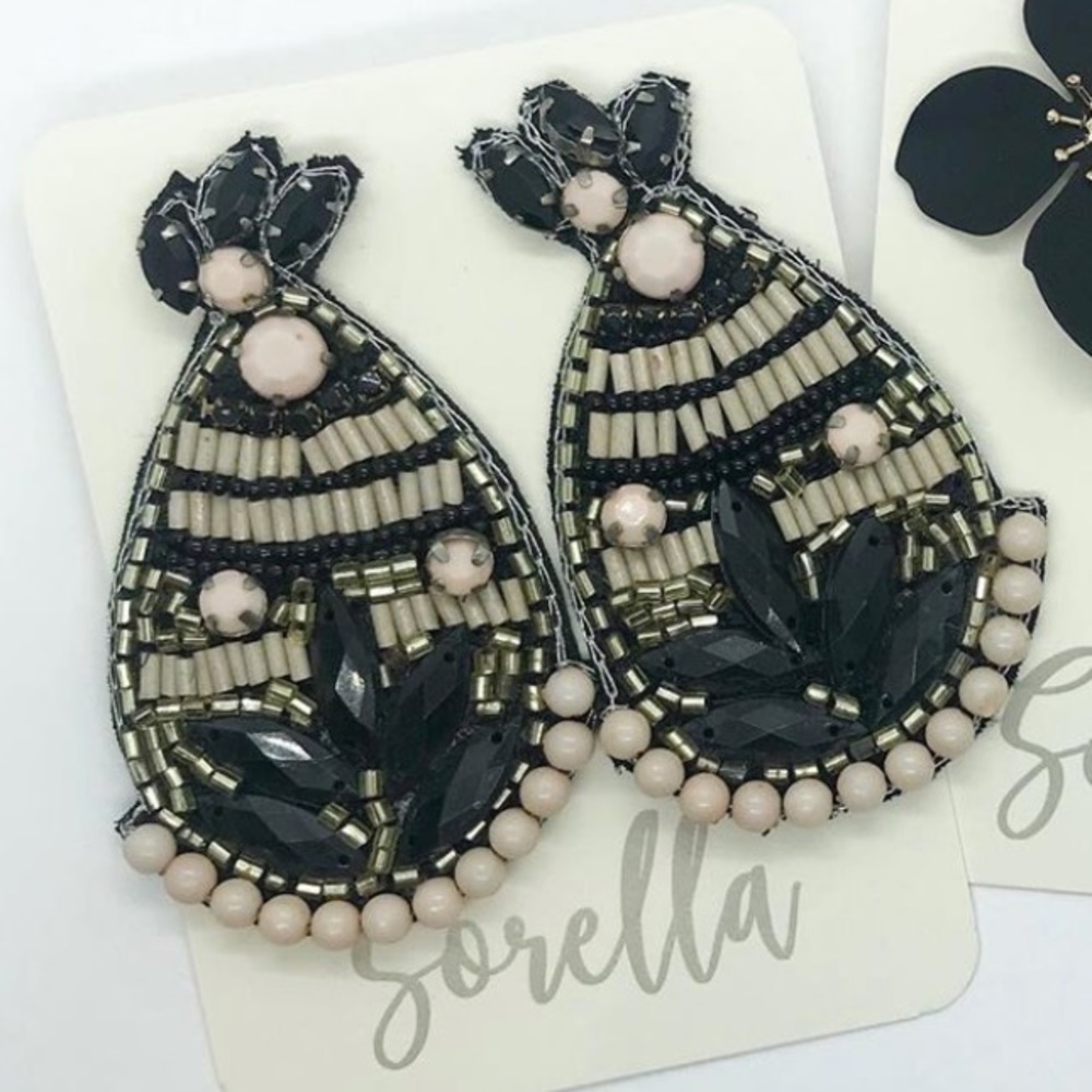 Beaded earrings - Picture 1 of 1